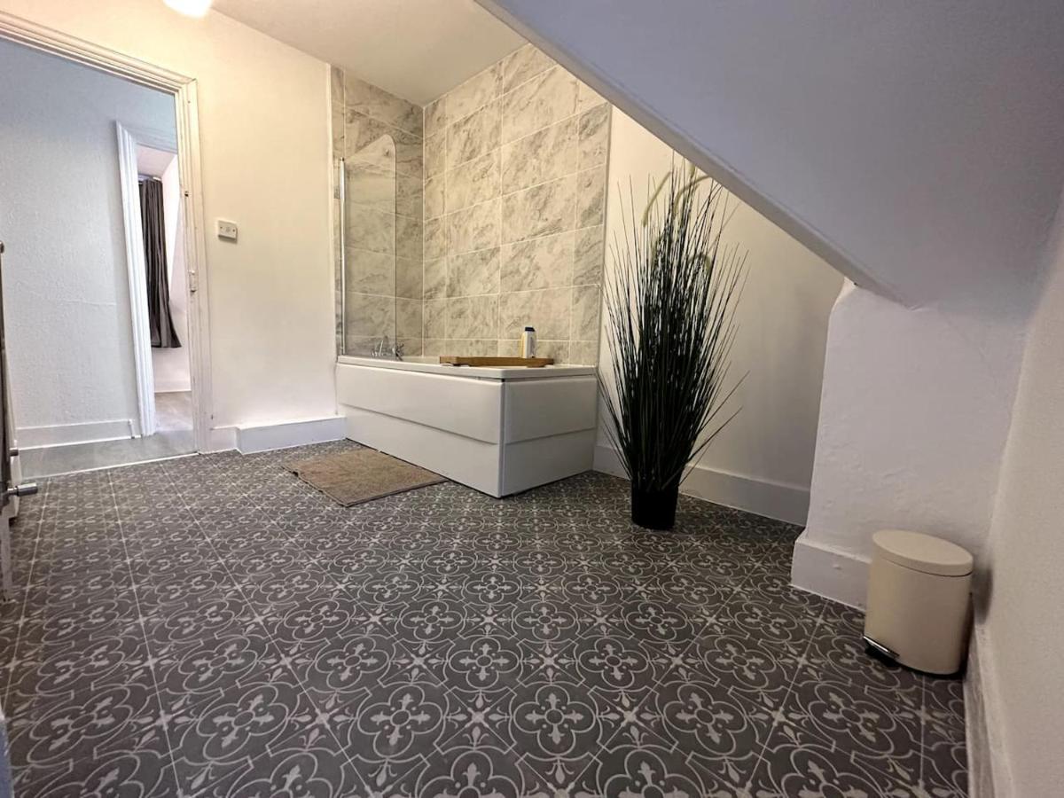 Wonderful 2 Bedroom On Tower Bridge Лондон Екстериор снимка
